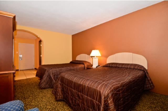 Фото 11 - America s Best Value Inn & Suites - Tampa
