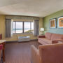 Фото 5 - La Quinta Inn & Suites Cocoa Beach Oceanfront