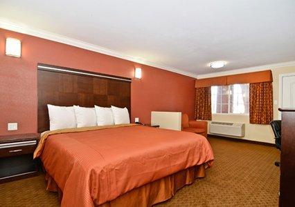 Фото 3 - Rodeway Inn & Suites Corona