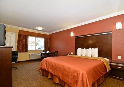 Фото 5 - Rodeway Inn & Suites Corona