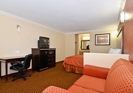 Фото 8 - Rodeway Inn & Suites Corona