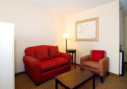 Фото 13 - Comfort Inn & Suites Overland Park