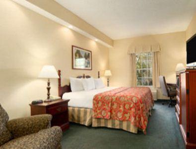 Фото 7 - Baymont Inn & Suites - Jacksonville