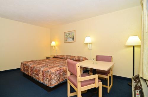 Фото 9 - Americas Best Value Inn Beaumont