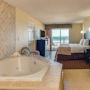 Фото 12 - La Quinta Inn & Suites Oceanfront Daytona Beach