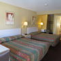 Фото 13 - Beachway Inn and Suites