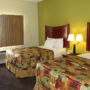 Фото 3 - Orangewood Inn and Suites